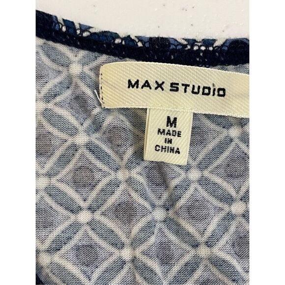 Max Studio medium sleeveless blue white geo shapes tank - Picture 6 of 7